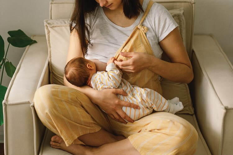 We look at infant jaundice & the role of breastfeeding