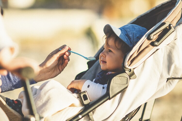 Tips & tricks for feeding kids while on the go